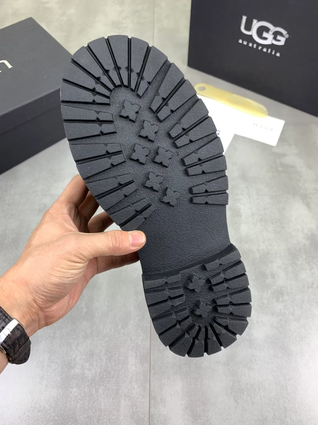 Men's men's shoes 💰P660 New arrival 🆕🆕🆕 IUGGI Men's British retro Martin boots Winter new men's outdoor hiking boots First layer of cowhide on the outside and wool on the inside Comfortable and warm Rubber sole sole Non-slip and firm Trendy and fashionable Casual and versatile Size: 38-44 (45 customized) Color: three colors